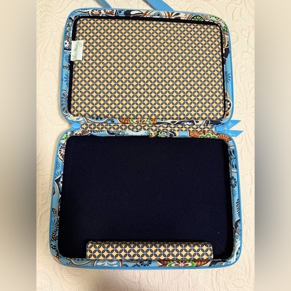 Gently Used Vera Bradley Blue Floral Tablet Hard Case - Picture 6 of 6